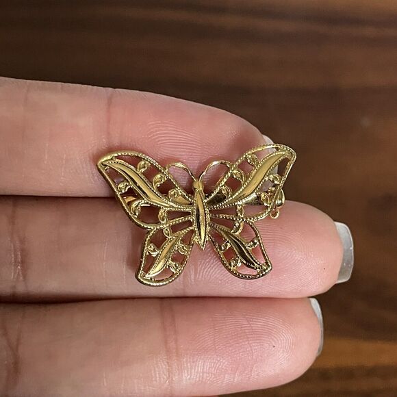Vintage Napier Butterfly Brooch Pin - Gold Tone Open Work‎ - Dimensional 1” - Picture 1 of 3